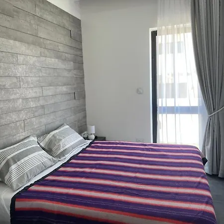 Cosy & Modern Top Floor 1-Bedroom Apartment St. Paul's Bay Exterior photo