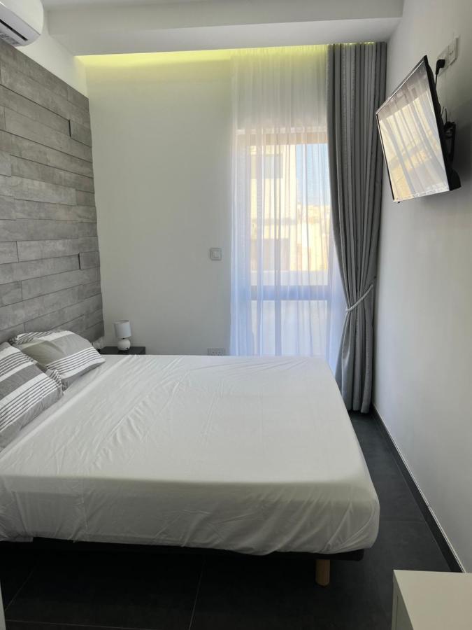 Cosy & Modern Floor 1-bedroom * Сент-Полс-Бей